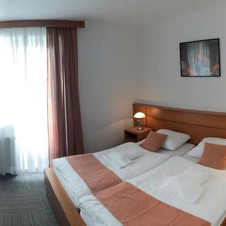 Hotel Restavracija In Prenocisca Carda Martjanci Zewnętrze zdjęcie