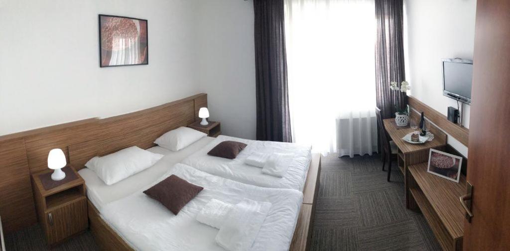 Hotel Restavracija In Prenocisca Carda Martjanci Zewnętrze zdjęcie