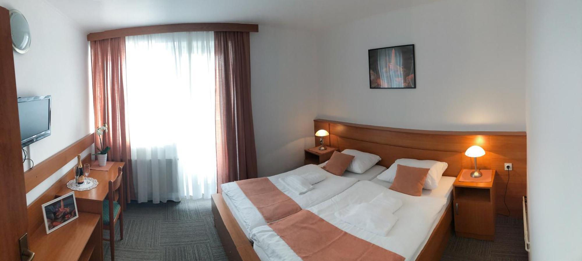 Hotel Restavracija In Prenocisca Carda Martjanci Zewnętrze zdjęcie