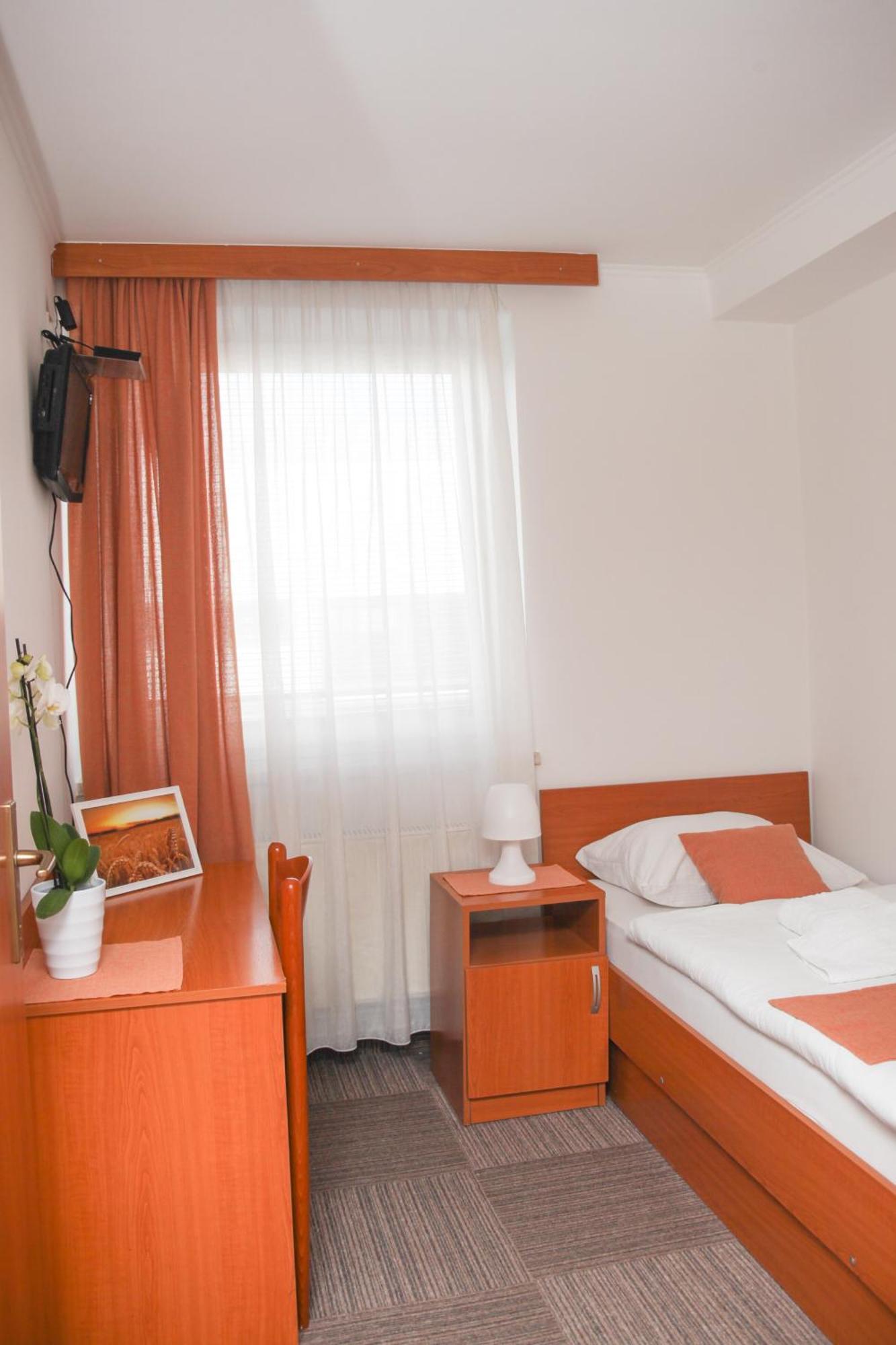 Hotel Restavracija In Prenocisca Carda Martjanci Zewnętrze zdjęcie